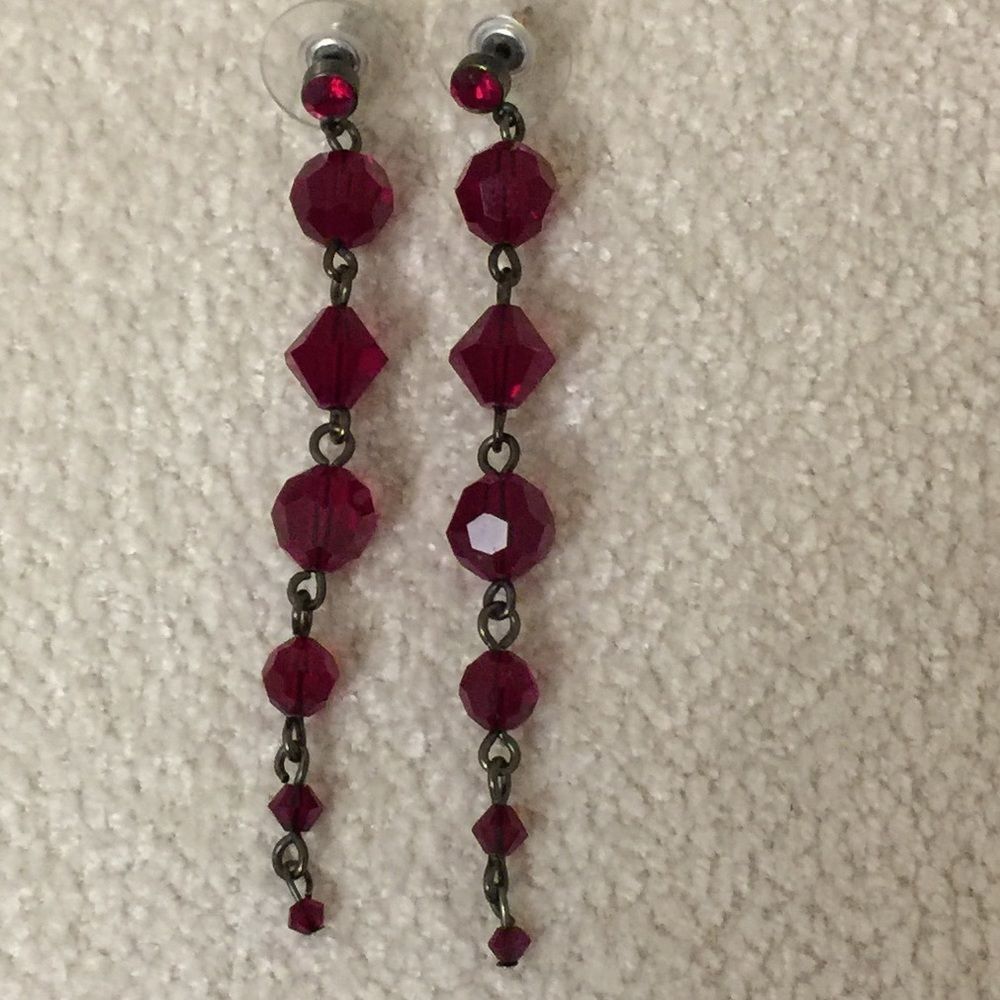 Cache red earrings - Picture 2 of 8